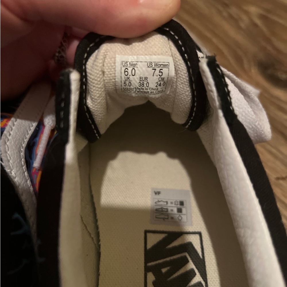 Vans - Picture 5 of 6